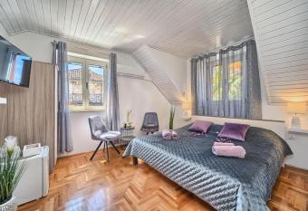 Couple s Getaway in the Center of Hvar w/Sea View allows 18 year olds to book a room