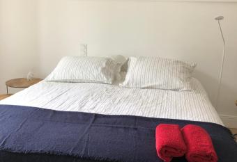 Chambre ind  pendante au Manoir de la C  linais c  t   jardin has Balcony rooms