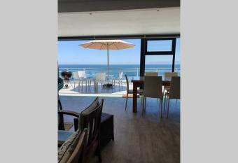 SHIMMERING SEA COTTAGE has Balcony rooms