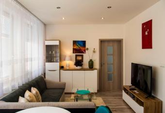 MAYTEX - ubytovanie v 46m2 apartm  ne s balk  nom has Balcony rooms