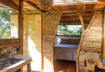 Cabana del Rio Lejos Pijao, Finca Flora del Rio has Balcony rooms