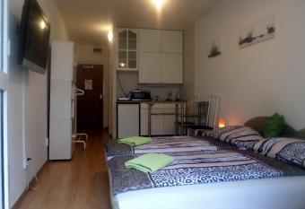 Apartments Leslie allows 18 year olds to book a room