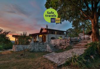 Royal Villa Ana has Balcony rooms