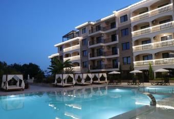 Valencia Gardens Luxury Studios has Balcony rooms