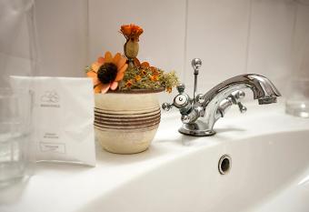 Hotel Mediterran has rooms with a private hot tub