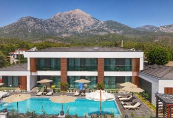 G  ven Park Residance & Hotel allows 18 year olds to book a room