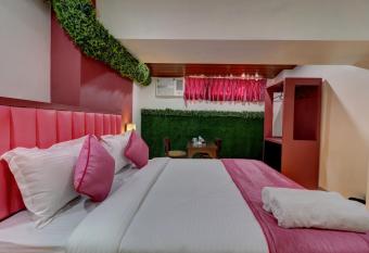 Platinum Hotel has Balcony rooms