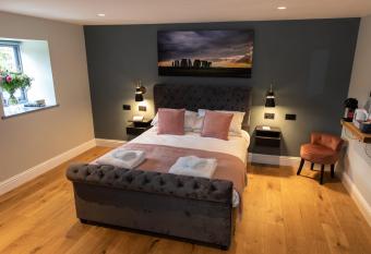 The Nog Inn allows 18 year olds to book a room