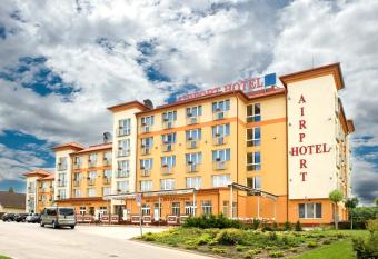 Airport Hotel Budapest has Balcony rooms