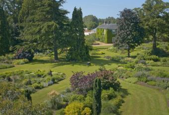 Bressingham Hall has Balcony rooms