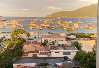 Praia dos anjos has Smoking/Balcony rooms