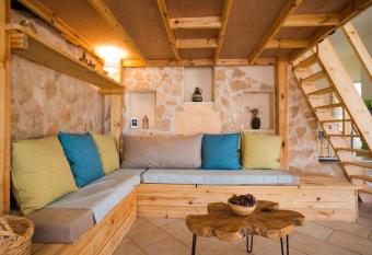             -                                has Balcony rooms