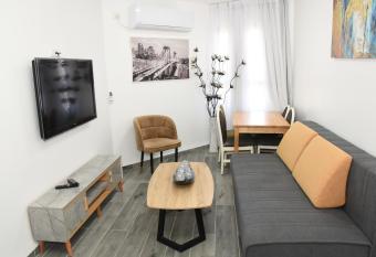 Rina Vacation Apartment allows 18 year olds to book a room