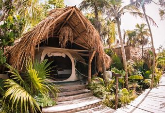 Uman Glamping & Cenote Tulum allows 18 year olds to book a room