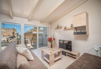 El sue  o de Zante City Center Apartments allows 18 year olds to book a room