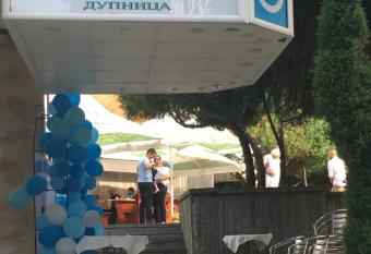                   -                         has Smoking/Balcony rooms