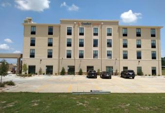 Comfort Suites West Monroe near Ike Hamilton Expo Center allows 18 year olds to book a room