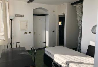 La Casa del Navigatore allows 18 year olds to book a room