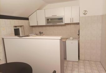 Apartment Comfort has rooms with a private hot tub