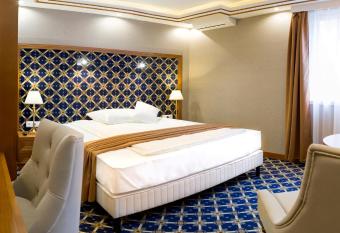 Hotel Central has Balcony rooms