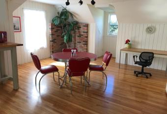 Secluded, Charming And Unique! Spacious Apartment Excellent Central Location has Balcony rooms