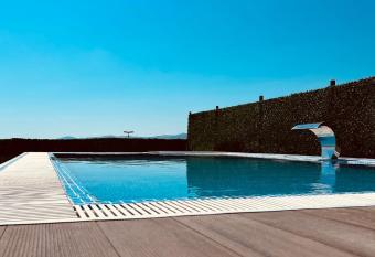 Villa Black&White has Balcony rooms