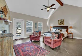 Luxury Cottage with Views, Fireplace, & Grill! has Balcony rooms