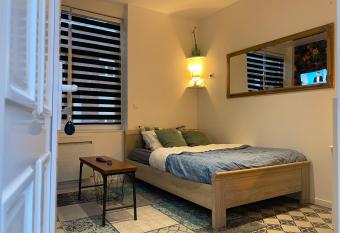 Le petit studio    d  couvrir... allows 18 year olds to book a room