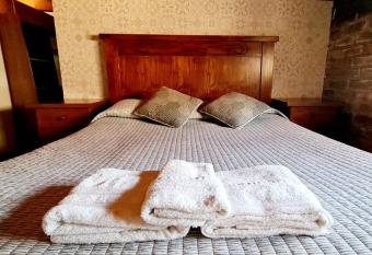 Departamento completo allows 18 year olds to book a room