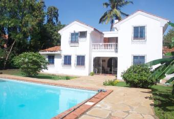 Peace Corner Home Stay allows 18 year olds to book a room