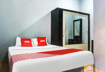 Super OYO 91259  59 Residence allows 18 year olds to book a room