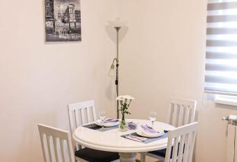 Modesty Zlatar has Balcony rooms