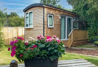 Shepherds hut Bath allows 18 year olds to book a room