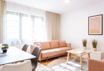 Gda  sk Old Tenement Apartment Sowinskiego allows 18 year olds to book a room