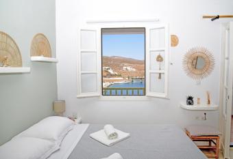 NEFELI SUITES KYTHNOS has Balcony rooms