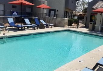 Mesa Riverview Townhouse has rooms with a private hot tub