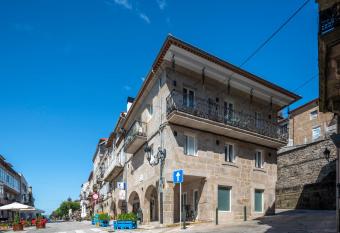 Casa das Trabancas allows 18 year olds to book a room