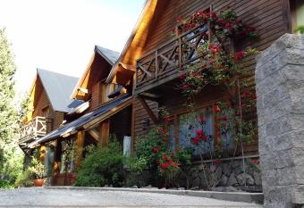 DEPARTAMENTOS ANDINOS allows 18 year olds to book a room