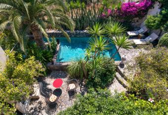 Hiraeth Santorini has Balcony rooms