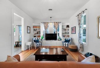 New Stunning Home with Hot Tub and Grill Just 2 Blks from Main St has Balcony rooms