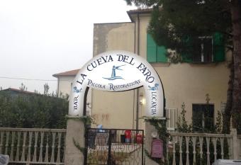 La Cueva del Faro has Balcony rooms