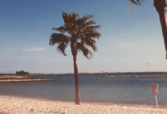 Studio bord de mer allows 18 year olds to book a room