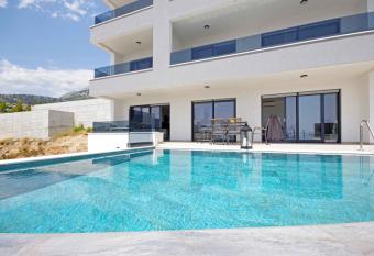 Sunset Apartments has Balcony rooms