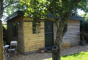 Little Banks Cabin allows 18 year olds to book a room
