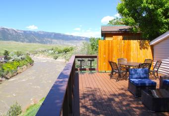 Yellowstone Treasure Guest House has Balcony rooms