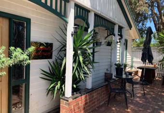 Boxhill           has Balcony rooms