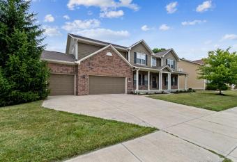 Incredibly Spacious Carmel Home with Fully Equipped Kitchen - 4700 Sq Ft! Sleeps 15! Pet Friendly! home has Balcony rooms