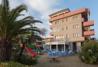 HOTEL NARCISi2 allows 18 year olds to book a room