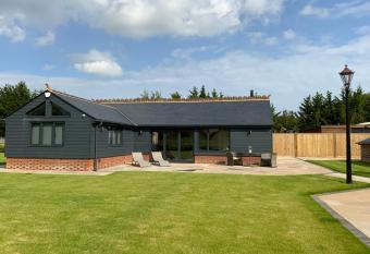 Little Oak Lodge allows 18 year olds to book a room