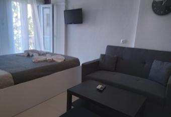 Little Beauty - HappyHostGr - in Platamonas has Balcony rooms